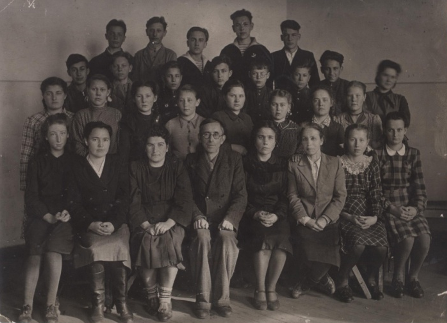 Ученики и педагоги школы №7, 1947 год